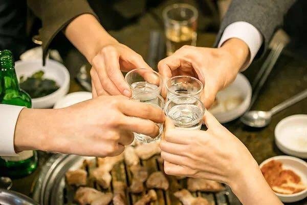 河北男子去女方家5天被未来岳父灌倒3次,如何应对爱喝酒的岳父?