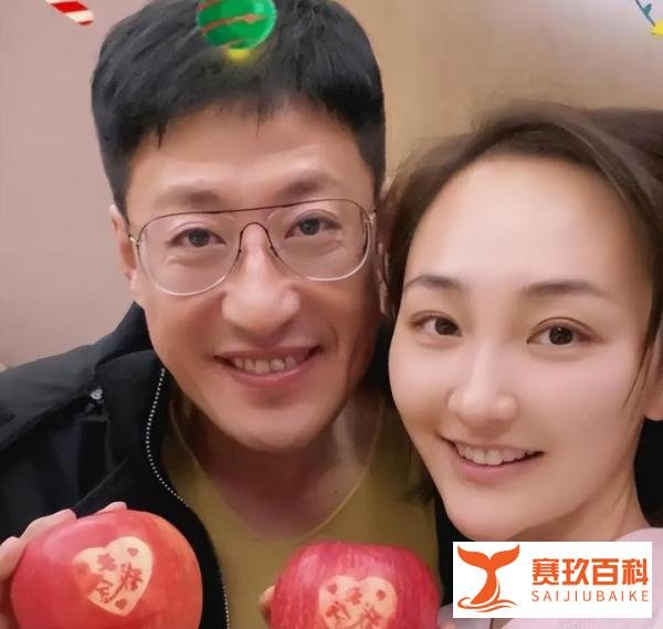 于震晒生日合照,被误会生了六个娃,他问老婆:我怎么不知道?