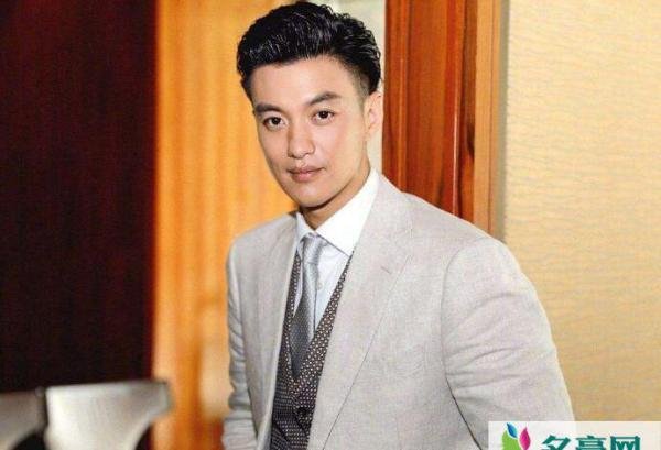 周一围表情太真实 周一围暴露直男属性元宵晚会一脸嫌弃样