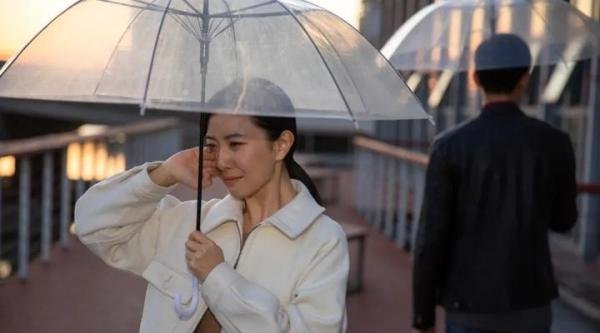 男子同时交往3名女友诈骗近120万元,网友:建议去当演员