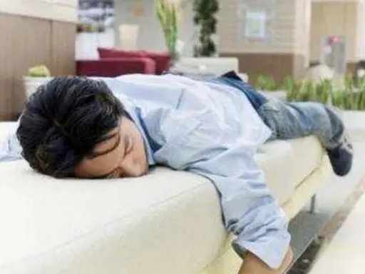 老人是失眠的高发人群，也是很常见的问题，老年人经常失眠怎么办？