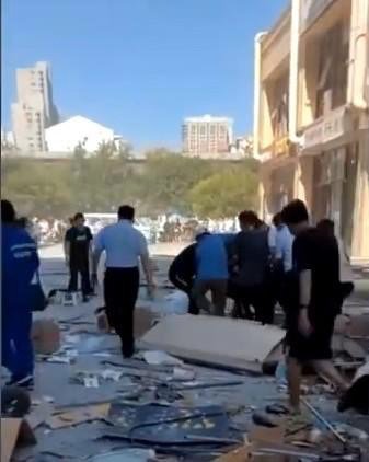 俯拍燕郊爆炸：满地碎片有人被抬出，近来为何爆炸事件频发？