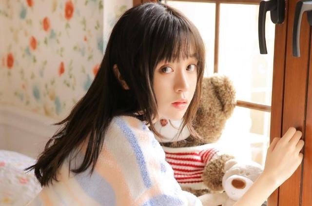 女人出轨，“青睐”别人家的老公，是想得到什么东西呢？