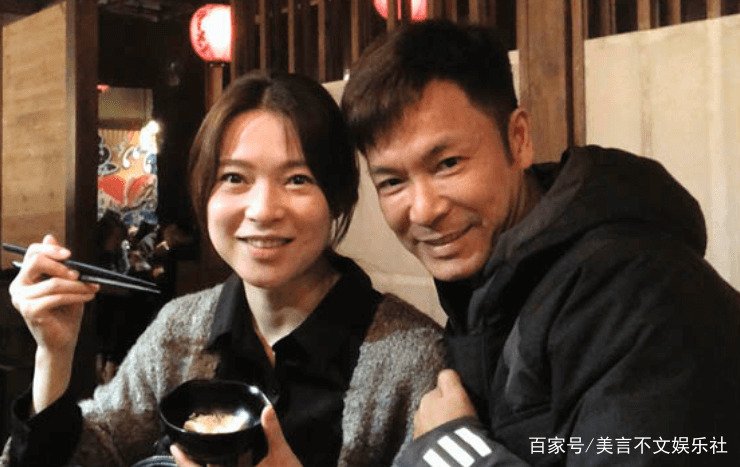 和小15岁妻子同台秀恩爱,几经波折幸福更甚,郭晋安现在怎么样了?