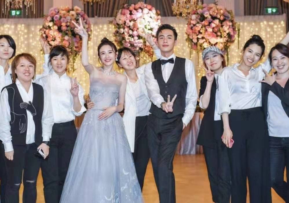 张若昀一家三亚度假被拍，小公主成团宠，夫妻二人是如何结缘的？