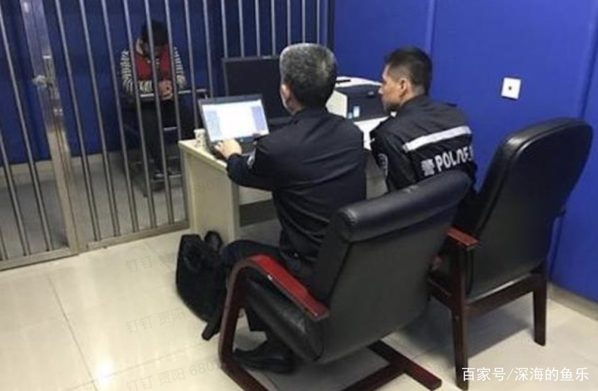 警方通报保安持刀捅死奔驰车主，造成这起悲剧的起因是什么？