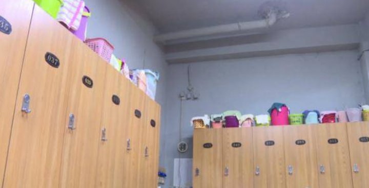 为防盗一公司在员工更衣室安9个摄像头，更衣室允许安装监控设备吗？