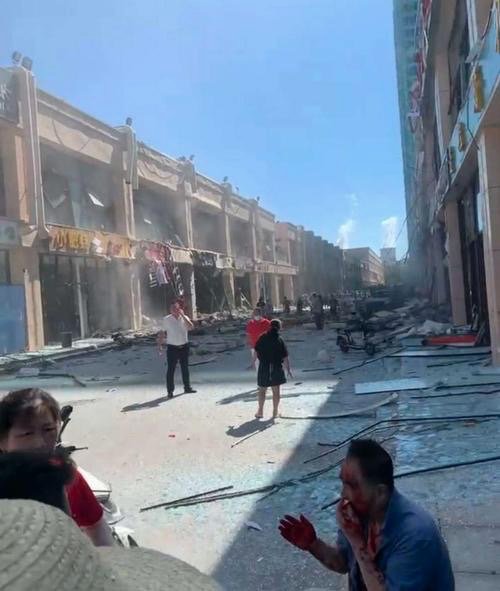 俯拍燕郊爆炸:满地碎片有人被抬出,近来为何爆炸事件频发?