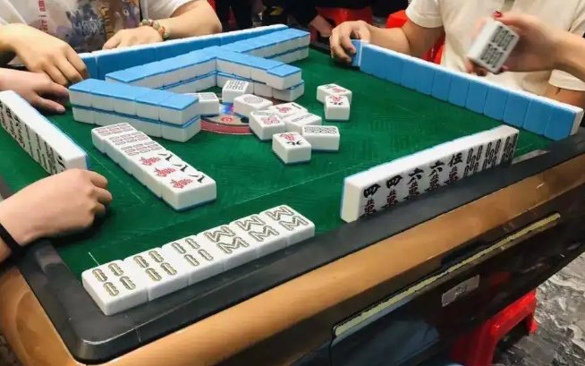 湖北一男子打麻将连续12把天胡牌友报警，民警调查后发现了哪些真相？
