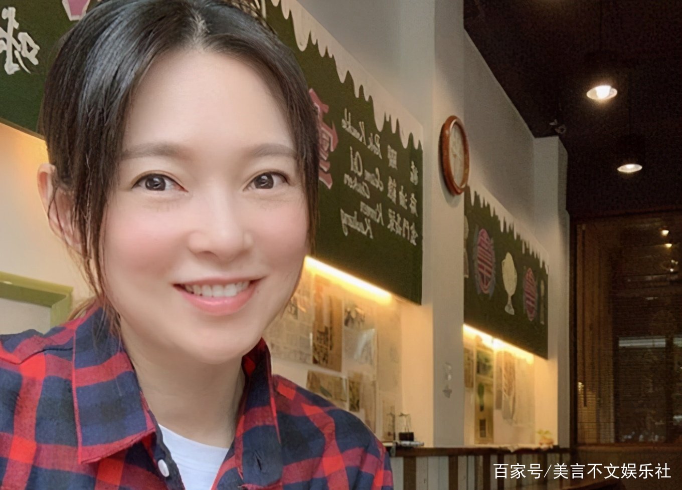 和小15岁妻子同台秀恩爱,几经波折幸福更甚,郭晋安现在怎么样了?