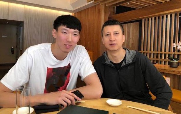 周琦与郭士强在哪里合影？