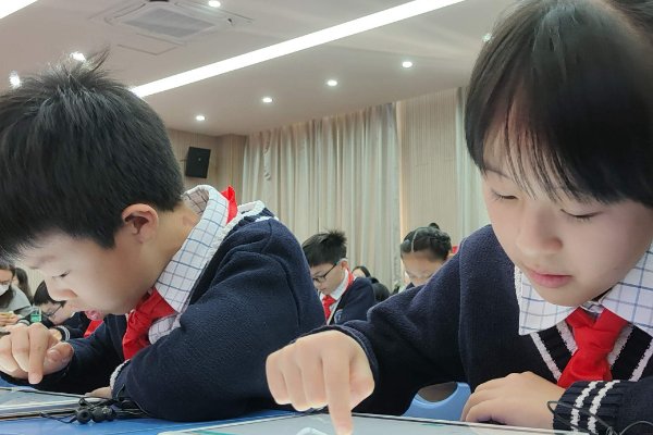 白虹贯日中贯意思