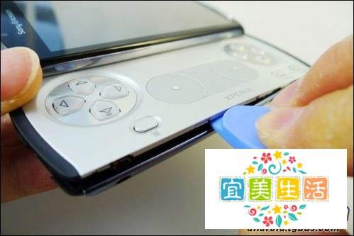 索尼爱立信PSPhone拆机全图文