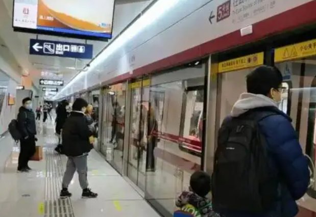 4月11日起，乘武汉地铁须48小时核酸阴性证明，这对疫情防控有何作用？