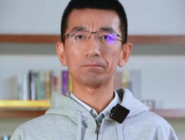 后续！东方甄选CEO孙东旭被辞退！本人学历被扒，网友曝光其人品