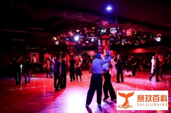 重庆观音桥的舞厅一般都是什么人喜欢去玩，还会有黑灯舞吗？