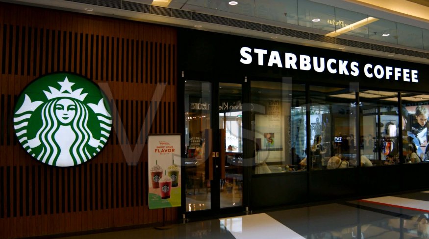 对于星巴克店员拒收硬币一事，星巴克是如何回应的？