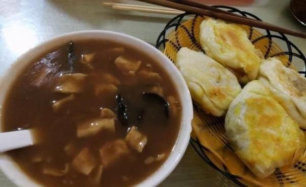 河南一男子为了给同事做好早餐，携带15斤油条膨松剂飞抵卡塔尔