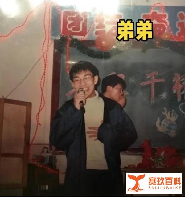双胞胎兄弟晒结婚前后颜值对比，清秀帅哥变成油腻大叔：像4个人