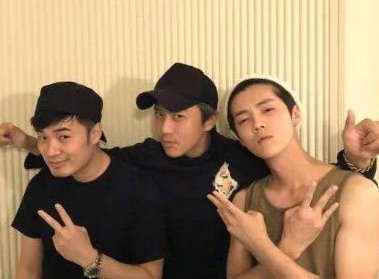 陈赫凌晨发文祝福邓超生日,为何网友调侃他和鹿晗是“同一款P手”?