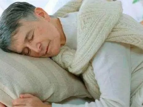 老人是失眠的高发人群,也是很常见的问题,老年人经常失眠怎么办?