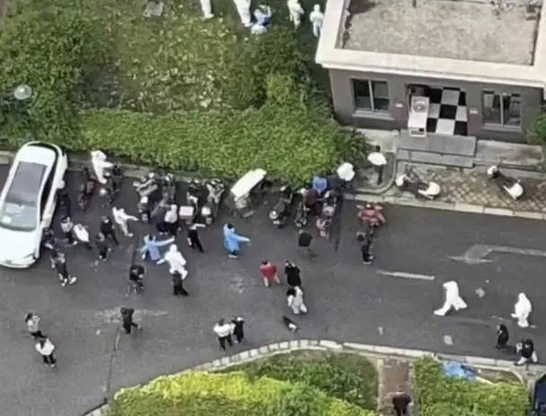 上海一男子持刀划伤居委干部后自伤跳楼，他为何会有如此举动？