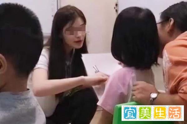 一女幼师误发“大尺度”视频到班级群，家长炸锅：我还有更刺激的