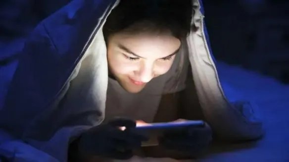直播打赏问题引热议:法院认定未成年人直播打赏无效!