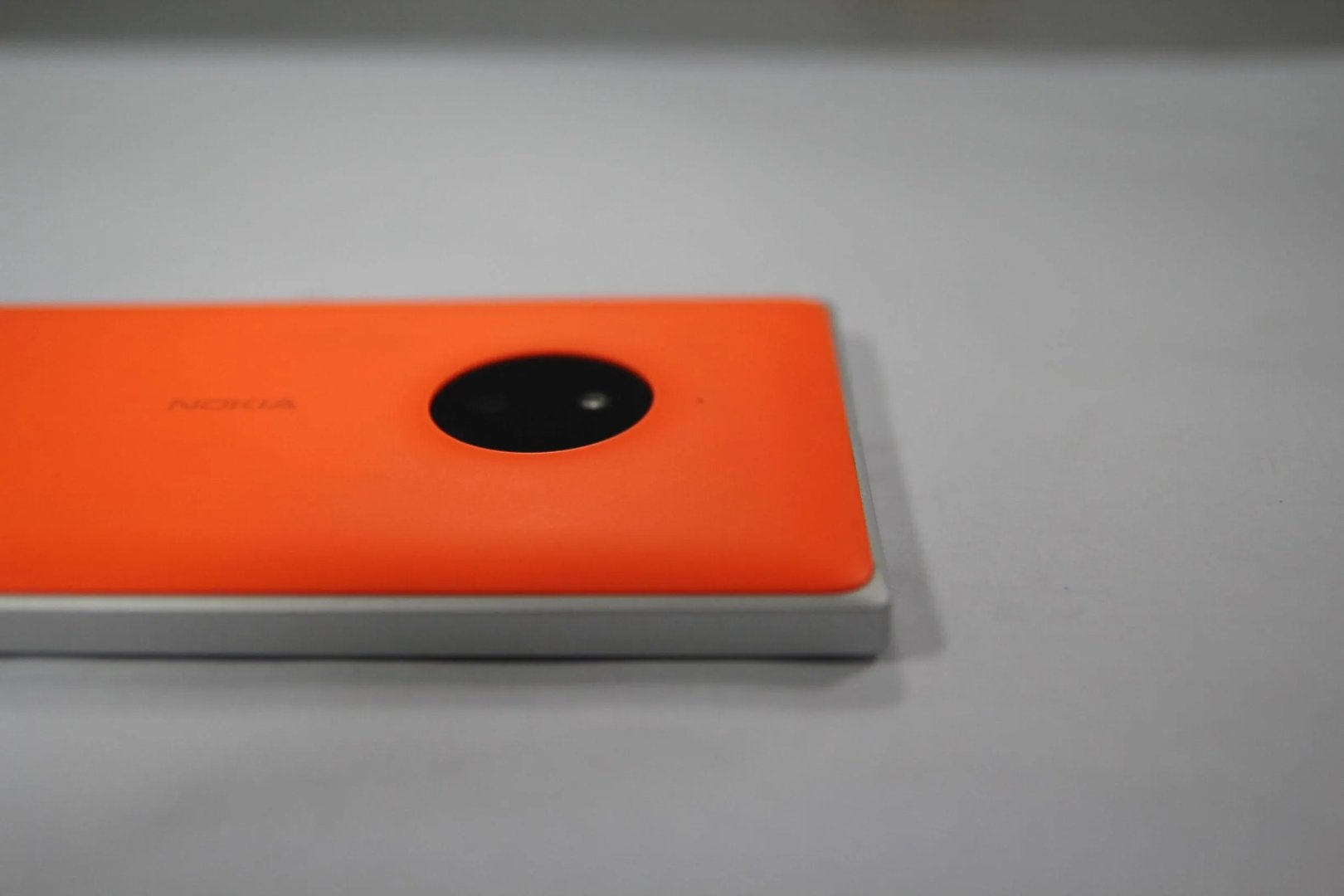 昔日巨头遗作 诺基亚WP8.1版Lumia 830评测