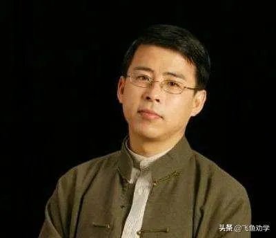阿丘让中国给世界一个道歉,这种想法,是怎么来的?是小学老师教育的吗?