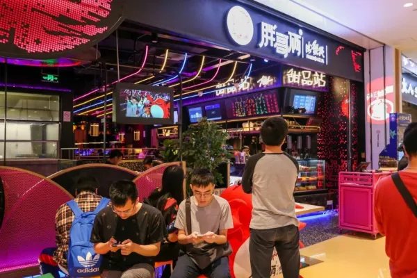 胖哥俩肉蟹煲创始人鞠躬致歉,你觉得这样的道歉有诚意吗?