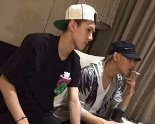 吴世勋抽烟吗?EXO吸烟照流出