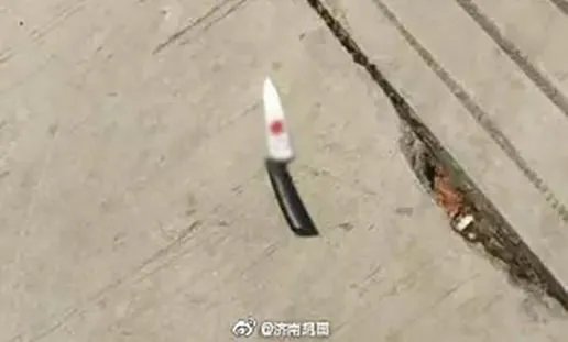 三把菜刀从天而降怎么回事:又一惊险的高空坠物事件
