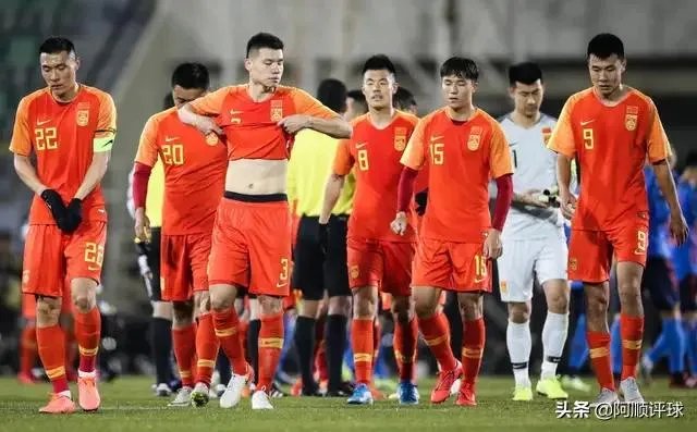 2019东亚杯首战国足1:2不敌日本队，如何评价本场比赛国足的表现？