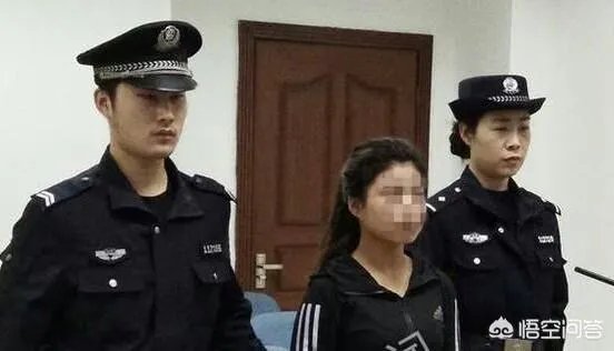 怎么看待小偷进便利店行窃被女店员敲诈勒索万余元?