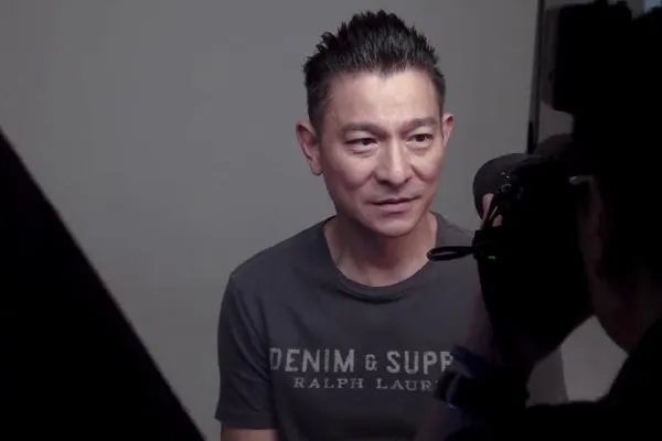 刘德华误发图秒删,竟是没有修过的照片?