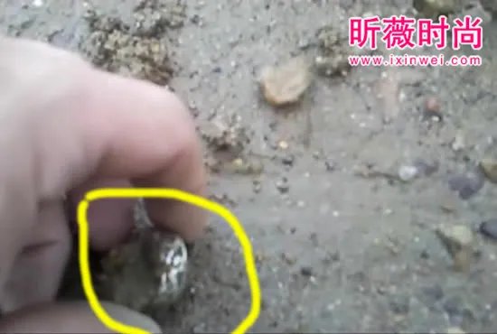 男子捡到一戒指 鉴定后乐坏了（图）