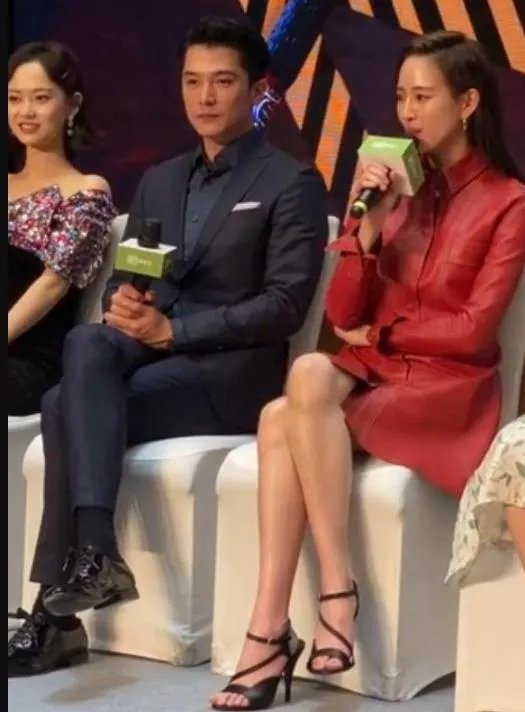 邱泽张钧甯同框互动,看来两人做不成恋人还是朋友