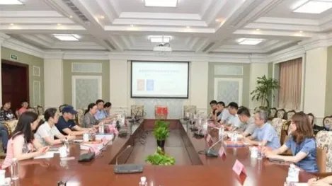 怎么看待华东师大出版社数学教辅推男女版这件事?
