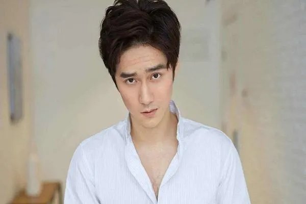 蒋劲夫被曝又家暴,他为何将向前女友道歉的微博删掉?