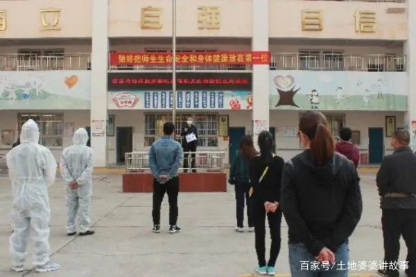 河北一小学13名学生感染,仅吃饭时摘口罩,为何还是防不住?
