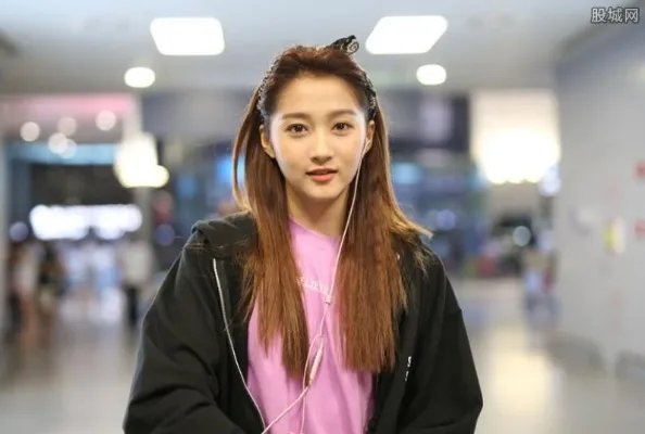 关晓彤鹿晗同居了吗 李晨关晓彤私下关系怎样