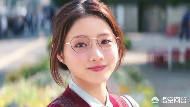 张含韵撞脸石原里美,那么她能像十元那样从事业低谷逆袭翻红吗?
