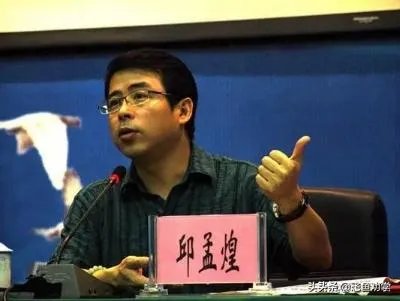 阿丘让中国给世界一个道歉,这种想法,是怎么来的?是小学老师教育的吗?