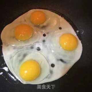 酱油荷包蛋