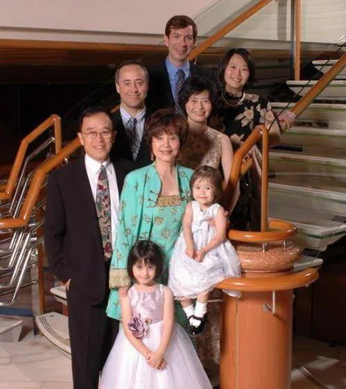 老戏骨归亚蕾女儿张之仪嫁洋人 短暂从艺经历曝光