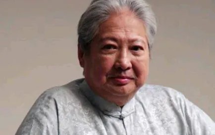 68岁洪金宝坐轮椅买菜,他为什么不找个保姆跟随?