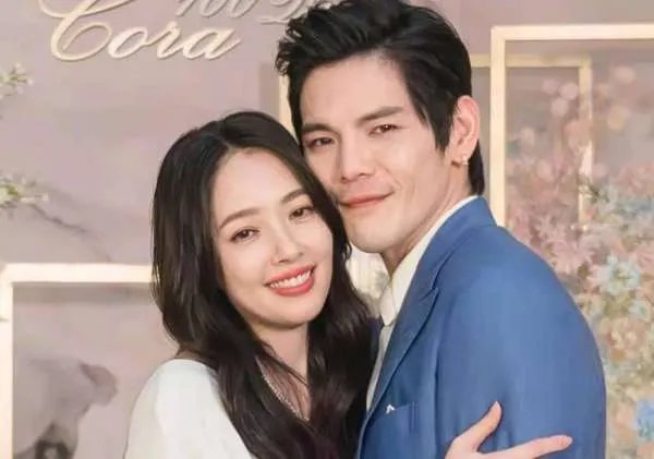 向佐晒与郭碧婷合影并高调表白,他们夫妻有哪些相处之道?