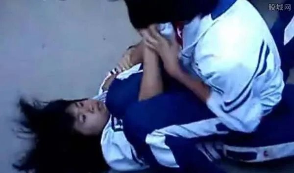 家长暴打班主任抓了没?