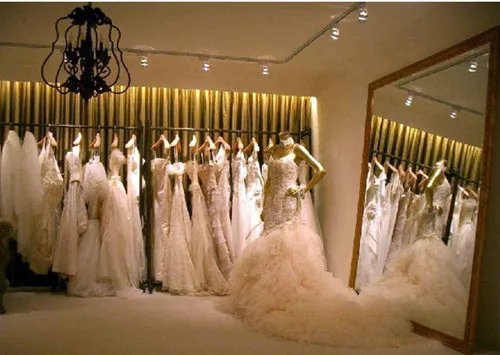 成都卖婚纱礼服的地方推荐 实体店婚纱多少钱一套